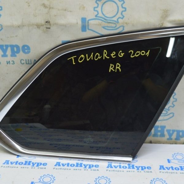 Форточка (глухое стекло) задняя правая VW Touareg 18- с хром молдингом, тонировка 760845298DBNVB