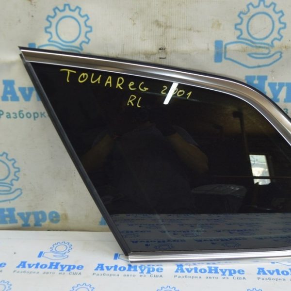 Форточка (глухое стекло) задняя левая VW Touareg 18- с хром молдингом, тонировка 760845297BSNVB