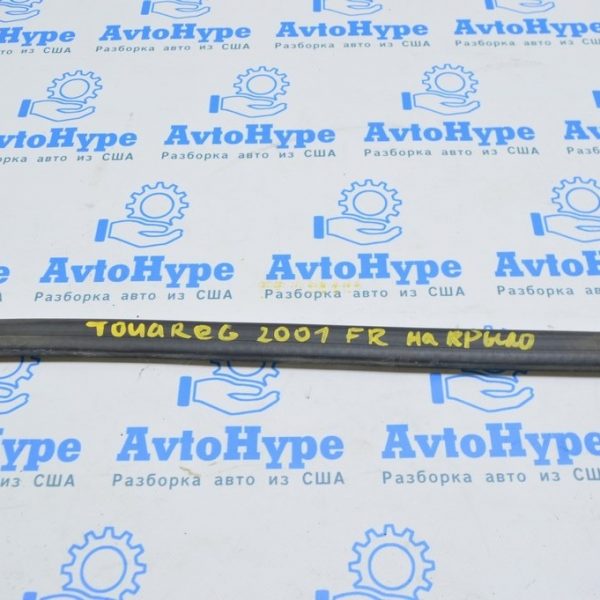 Уплотнитель капота правый VW Touareg 18- 760823738A