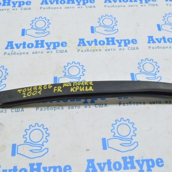 Уплотнитель капота передний правый VW Touareg 18- 760823271