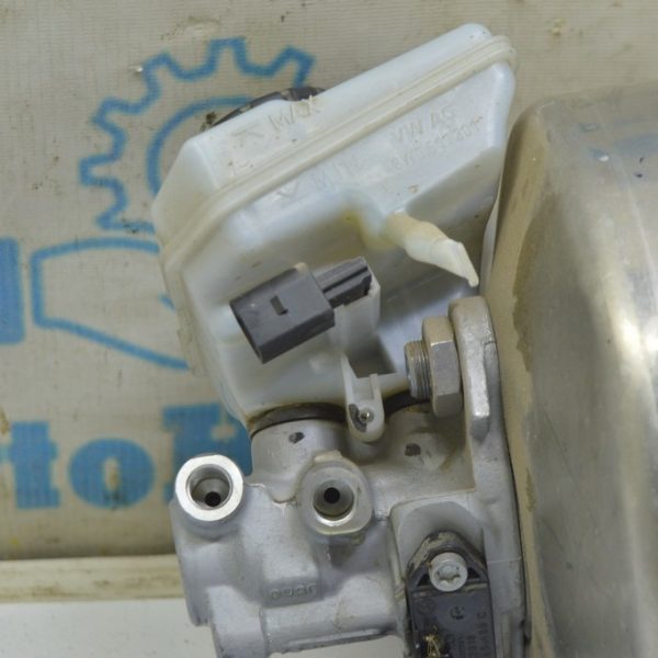 Главный тормозной цилиндр VW Touareg 18- 4M0611021H