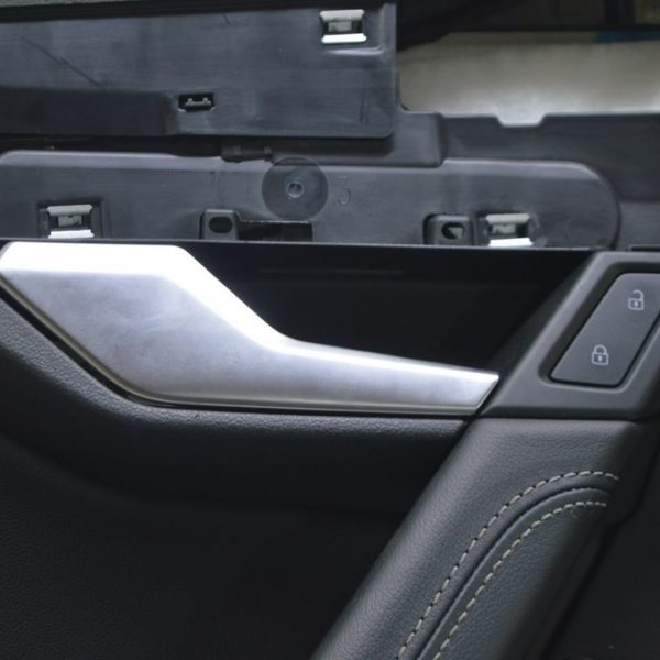 Рамка двери внутреняя перед лев VW Touareg 18- черн 760867587A 4PK