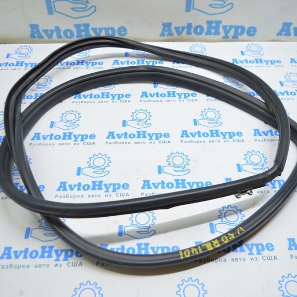 Уплотнитель дверного проема зад лев Toyota Camry v50 12-14 usa 62332-06120-C0