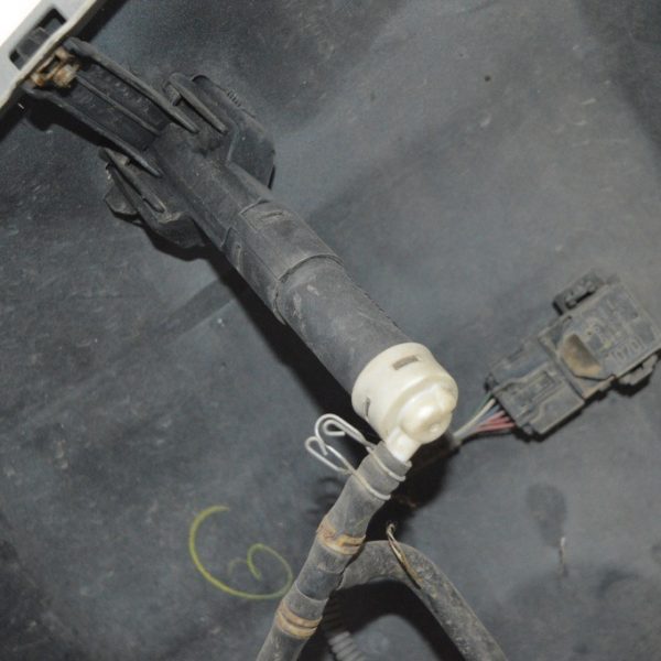 Форсунка омывателя правой фары Toyota Camry v50 12-14 usa с крышкой 85045-33080-A1 85207-33040