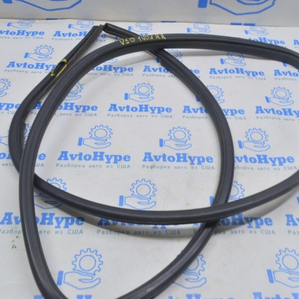 Уплотнитель дверного проема зад прав Toyota Camry v50 12-14 usa (03) порван 62331-06120-C0