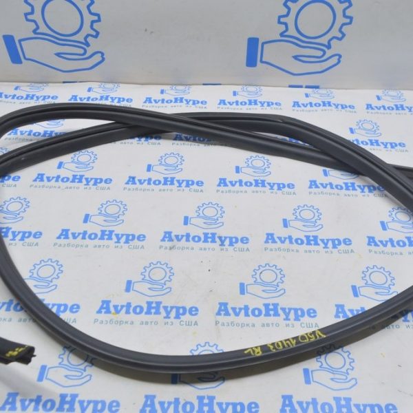 Уплотнитель дверного проема зад лев Toyota Camry v50 12-14 usa (03) порван 62332-06120-C0