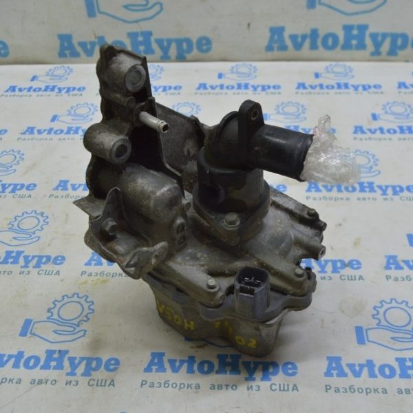 Корпус термостата Toyota Camry v50 12-14 hybrid usa 2AR-FXE 16031-36010