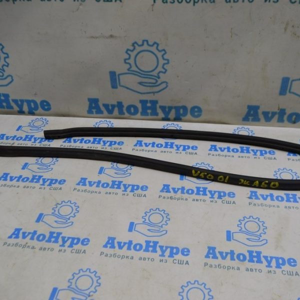 Уплотнитель решетки дворников центр Toyota Camry v50 12-14 usaeuro 55783-06090