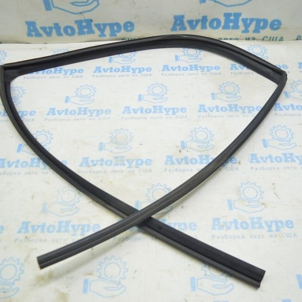 Уплотнитель стекла задний левый Toyota Camry v50 12-14 usaeuro 68152-06080
