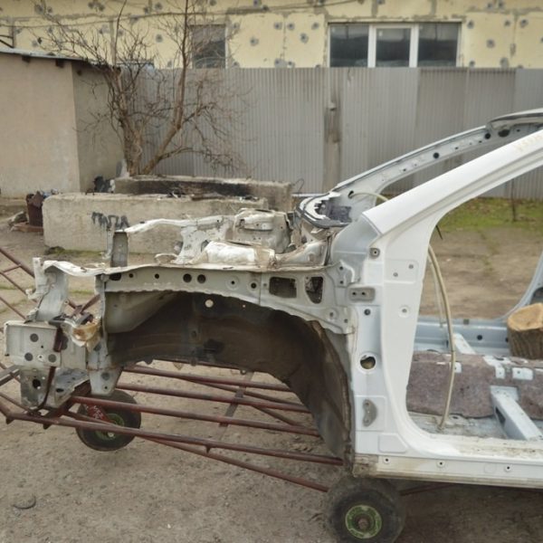 Четверть передняя левая Toyota Camry v50 12-14 белая (02) деф.складка возле стакана 57102-06212