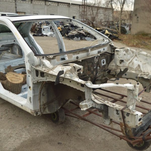 Четверть передняя правая Toyota Camry v50 12-14 белая (02) 57101-06171