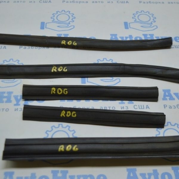 Уплотнитель капота передний правый первая часть Nissan Rogue 14- реализ Вадим 658104BA1B