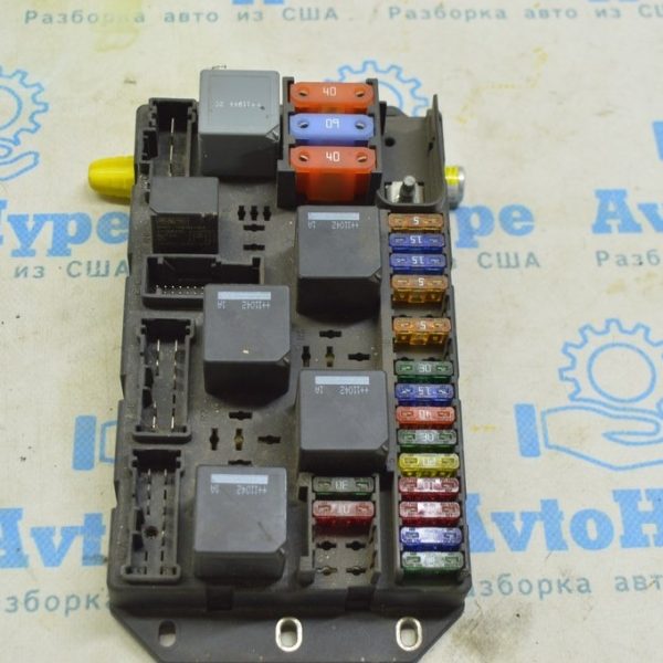 Блок предохранителей в багажнике Range Rover VOG L322 02-12 (01) LR023357