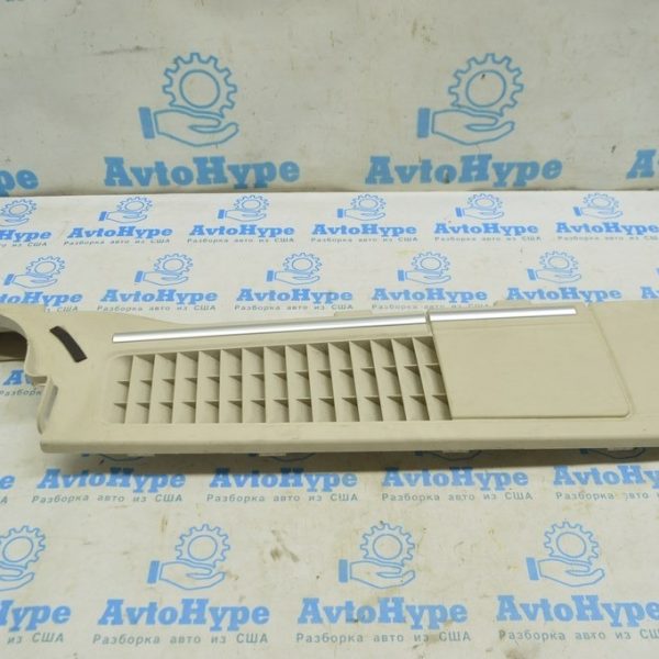 Накладка обшивки арки правой Range Rover VOG L322 02-12 беж с хромом LR023847