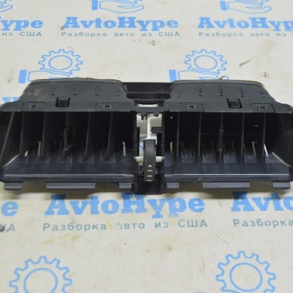 Дефлектор воздуховода передней панели центр Range Rover VOG L322 02-12 LR015820