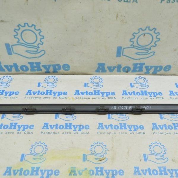 Уплотнитель стекла внутренний зад прав Range Rover VOG L322 02-12 LR024147