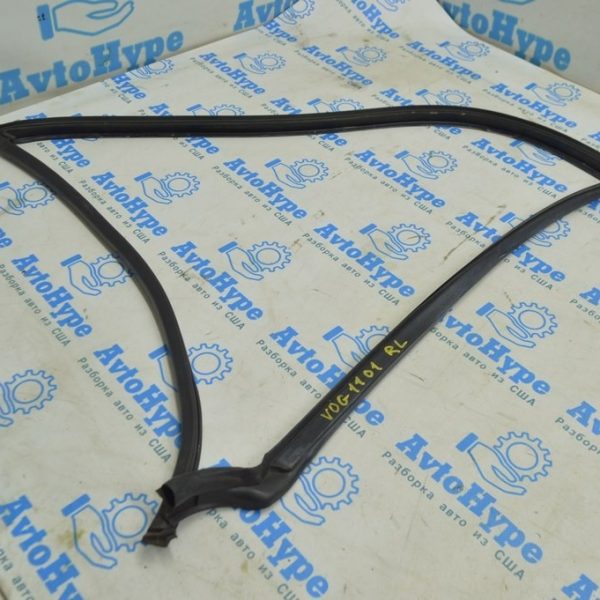 Уплотнитель двери верхний зад лев Range Rover VOG L322 02-12 LR041419