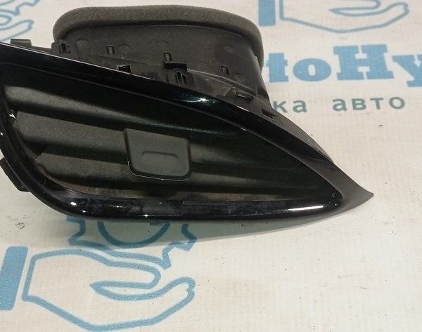 Дефлектор воздуховода торпеды левый Chevrolet Volt 16- глянец черный 23363067