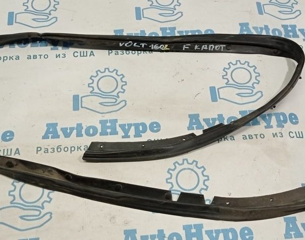 Уплотнитель капота Chevrolet Volt 16- 23309711