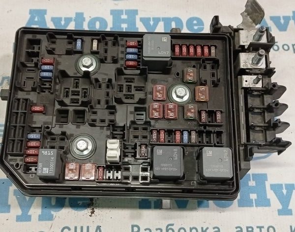 Блок предохранителей подкапотный Chevrolet Volt 16- 23301690