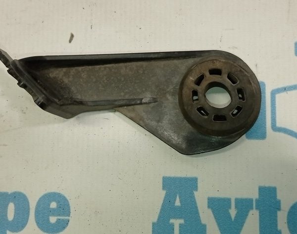 Кронштейн радиатора верхний левый Chevrolet Volt 16- 23147476