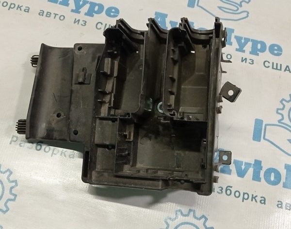 Корпус блока предохранителей подкапотный Chevrolet Volt 16- 39049563