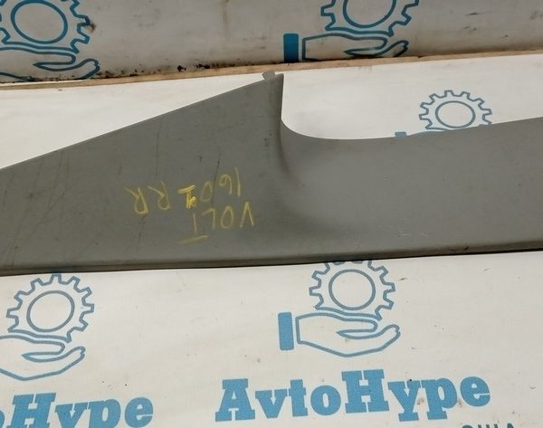 Накладка задней стойки правая Chevrolet Volt 16- серая 23394652