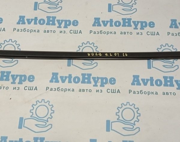 Молдинг дверь-стекло центральный зад лев Chevrolet Volt 16- 23283538