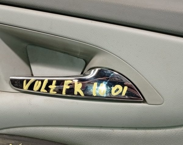 Кнопка блокировки двери передняя прав Chevrolet Volt 16- 84629910