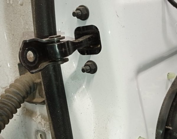 Ограничитель двери зад прав Chevrolet Volt 16- 23110285