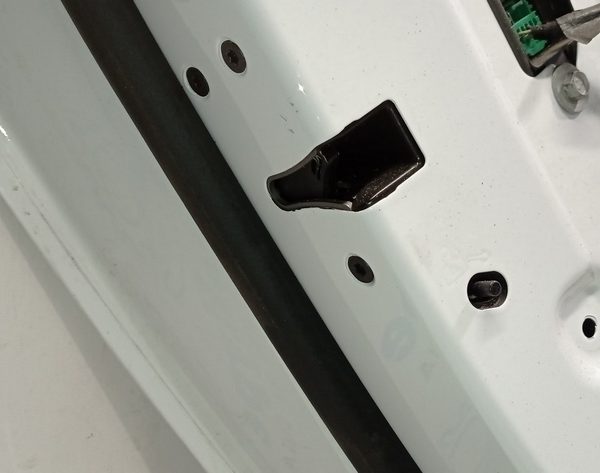 Замок двери зад лев Chevrolet Volt 16- 13598364