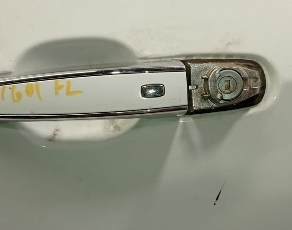 Ручка двери внешняя перед лев keyless Chevrolet Volt 16- 13521819