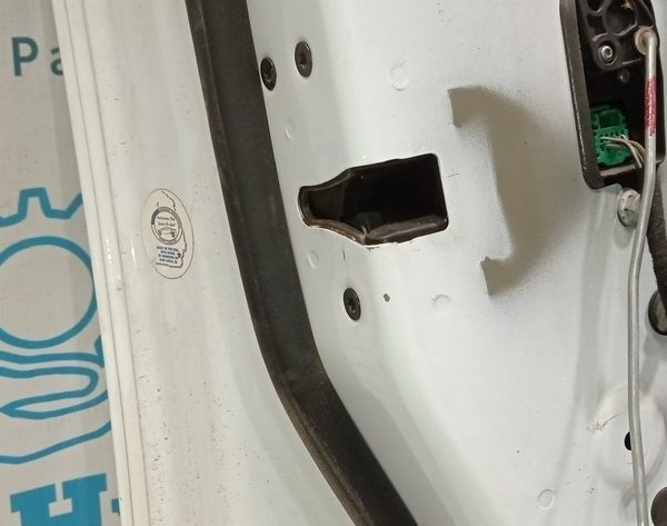 Замок двери перед лев Chevrolet Volt 16- 13597528