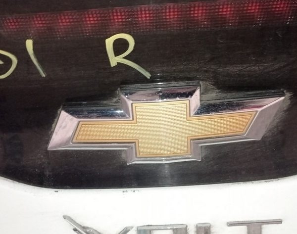 Эмблема значок двери багажника Chevrolet Volt 16- 23337737