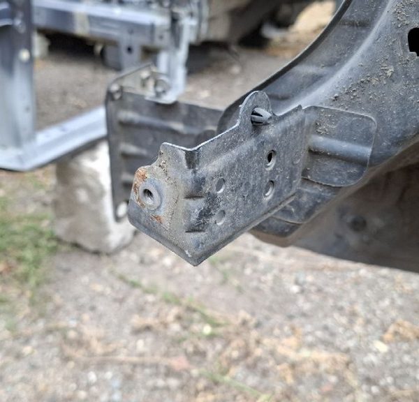 Кронштейн крыла передний левый Hyundai Sonata 11-15 64517-3S000