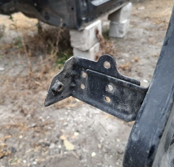 Кронштейн крыла передний правый Hyundai Sonata 11-15 64527-3S000