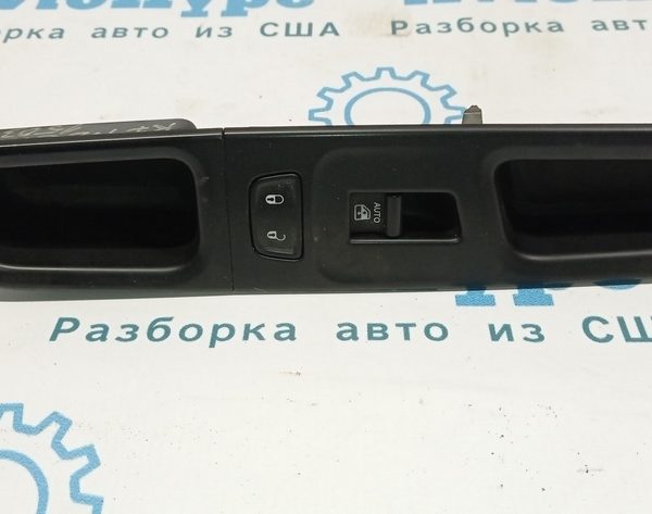 Управление стеклоподъемником перед прав Jeep Renegade 15- 6EZ83LXHAA