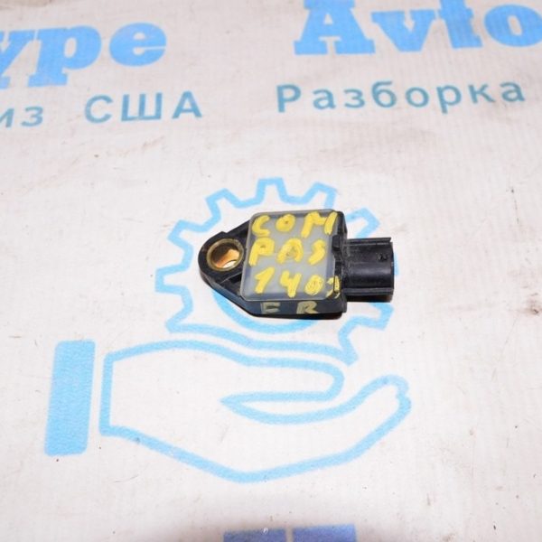 Датчик подушки безопасности дверь прав Jeep Compass 11-16 68056162AA