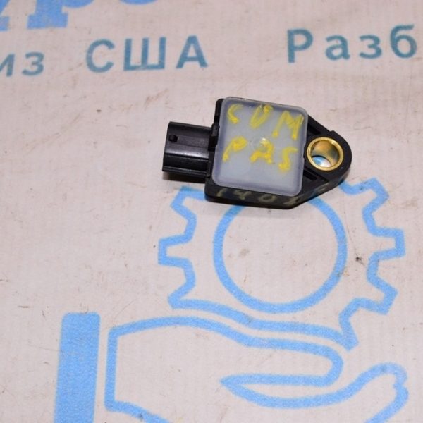 Датчик подушки безопасности задний прав Jeep Compass 11-16 68056162AA