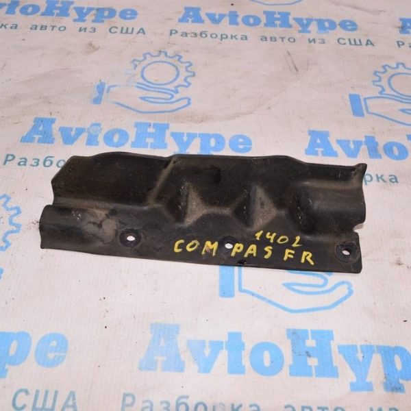 Дефлектор радиатора прав Jeep Compass 11-16 2.0 2.4 1365244 5191256AA