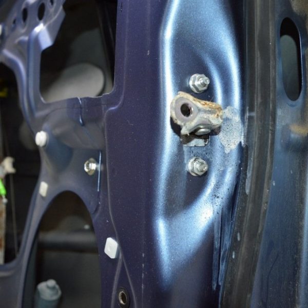 Ограничитель двери перед прав Subaru Forester 14-18 SJ 61124SG005