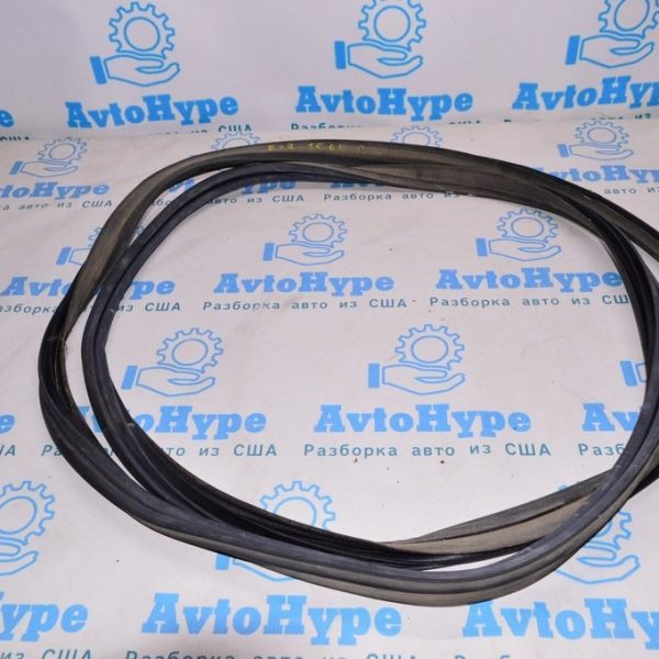Уплотнитель (резина) двери багажника Subaru Forester 14-18 SJ 63516SG001