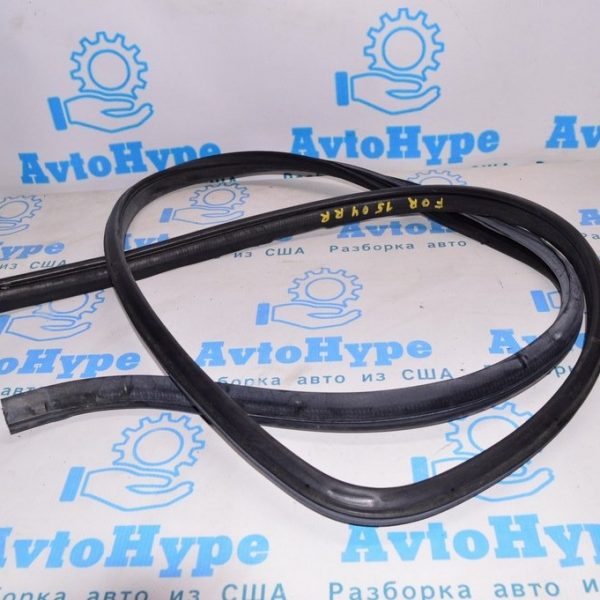 Уплотнитель дверного проема зад прав Subaru Forester 14-18 SJ 63572SG001