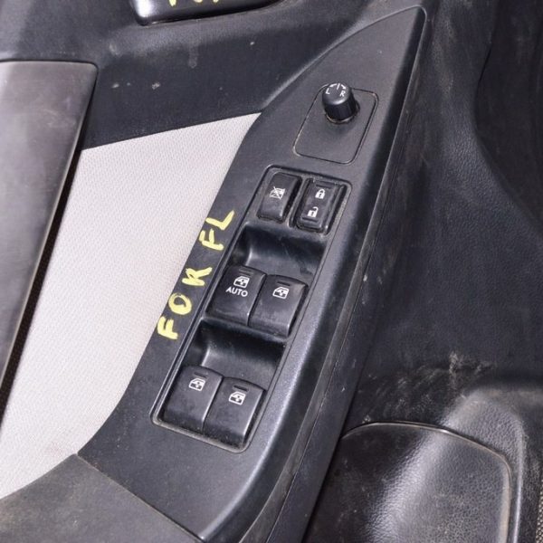 Управление стеклоподъемником перед лев Subaru Forester 14-18 SJ 83071SG021