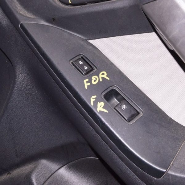 Управление стеклоподъемником перед прав Subaru Forester 14-18 SJ 83071sg100
