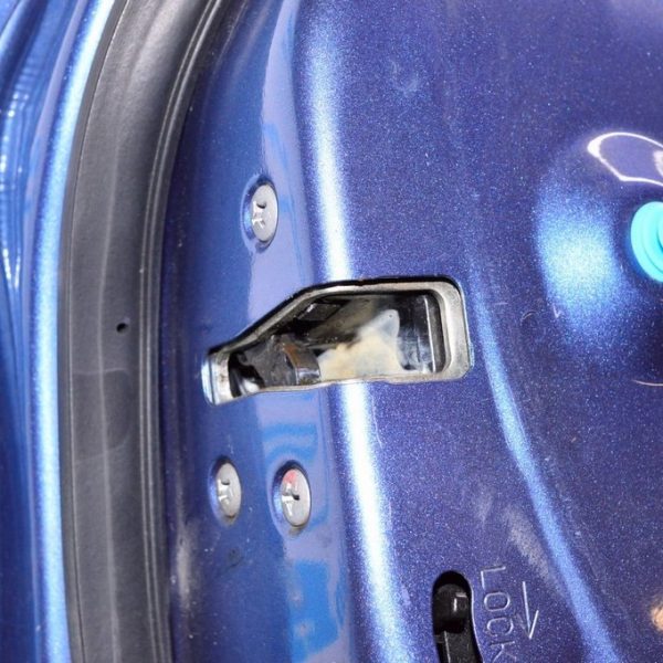 Замок двери зад прав Subaru Forester 14-18 SJ 61035SG000