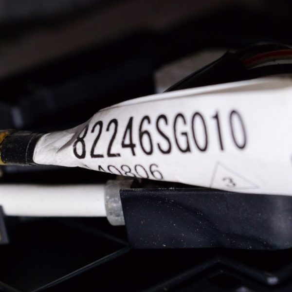 Пластиковая накладка плюсовой клеммы Subaru Forester 14-18 SJ красная