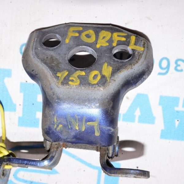 Петля двери нижняя перед лев Subaru Forester 14-18 SJ 60079SG012