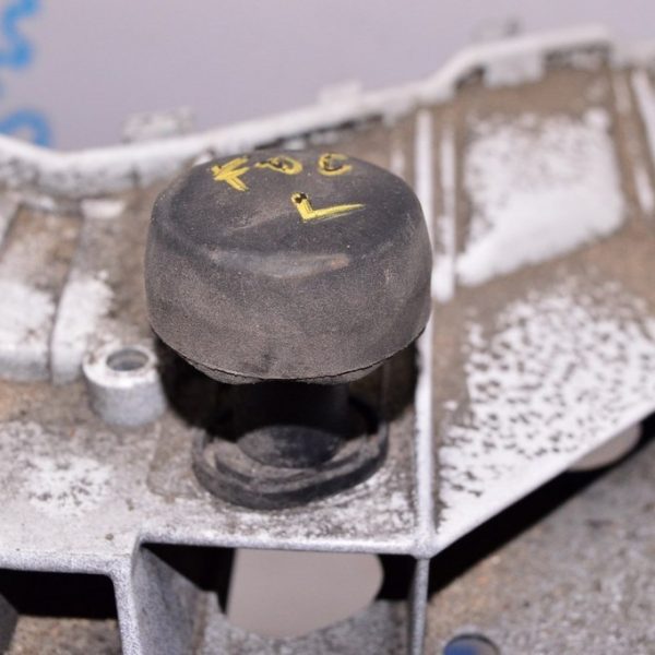 Отбойник капота лев Ford Focus mk3 11-18 CV6Z16758A