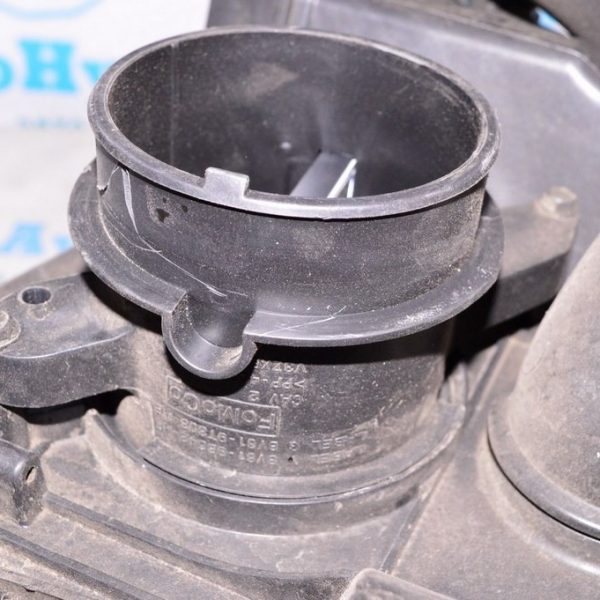 Корпус расходомера воздуха Ford Focus mk3 11-18 2.0 bv61-9b642-A